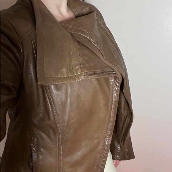 Danier Buttery Soft Genuine Lambskin Leather Jacket in Size Small. Colour = Teak - Picture 12 of 12